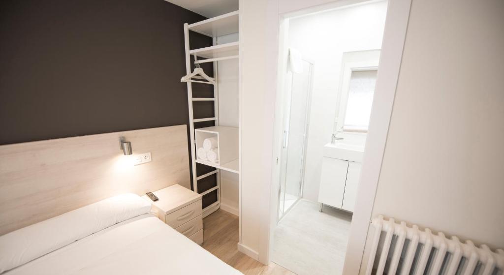 Happy Hostal Carrales photo 3