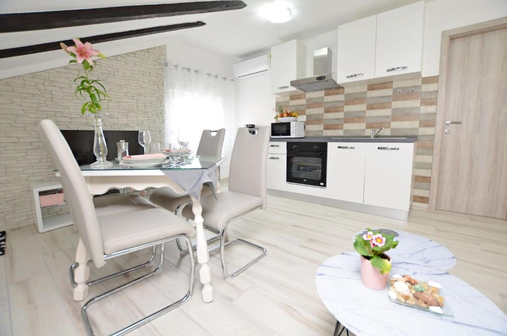 Apartments Viktoria photo 4