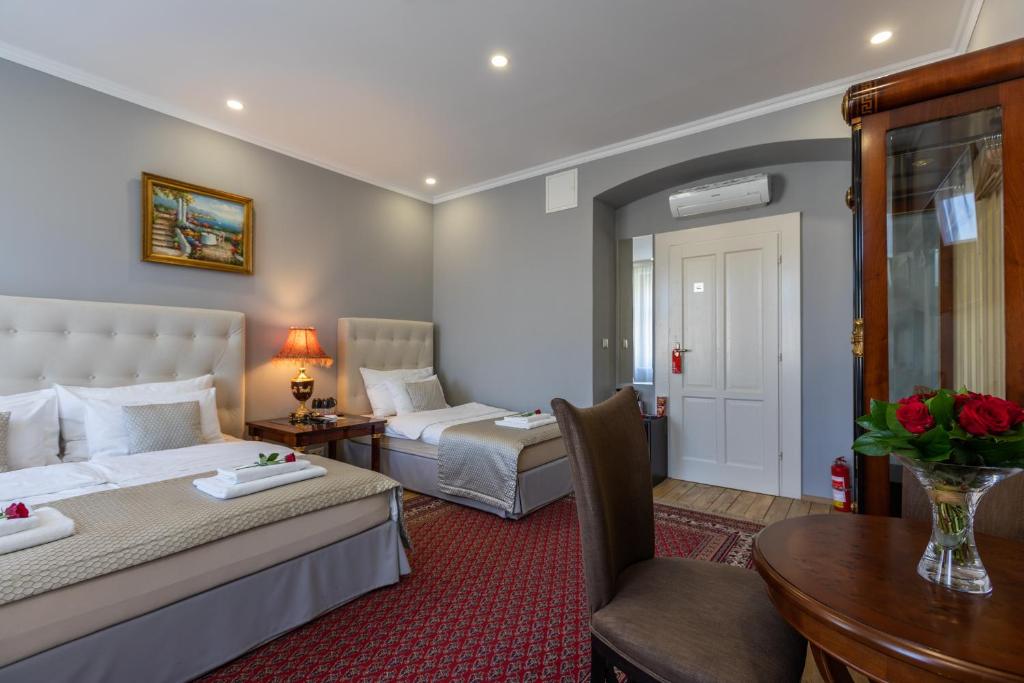SlaBur Residence Room Type - Executive Triple Room