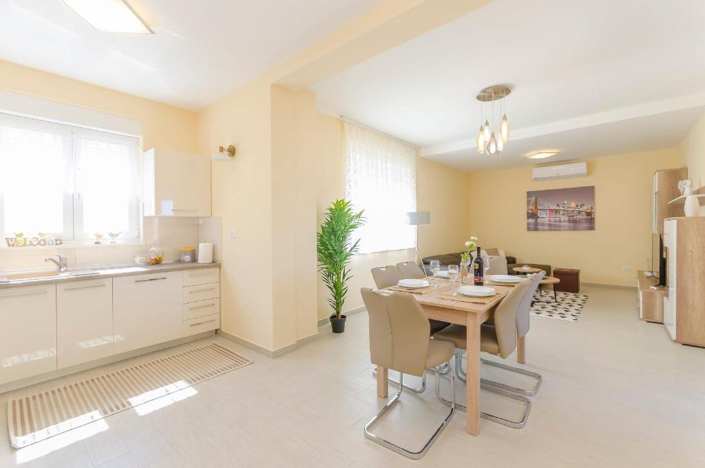 Apartments Luxury and Sea View photo 4