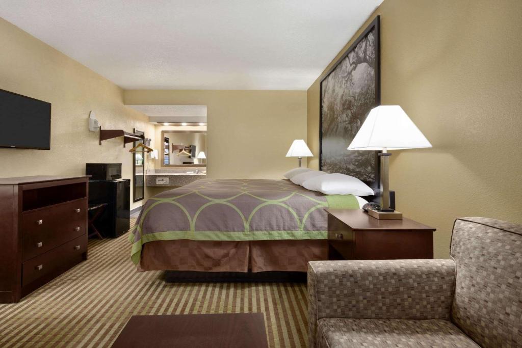 Super 8 by Wyndham Ruston photo 4
