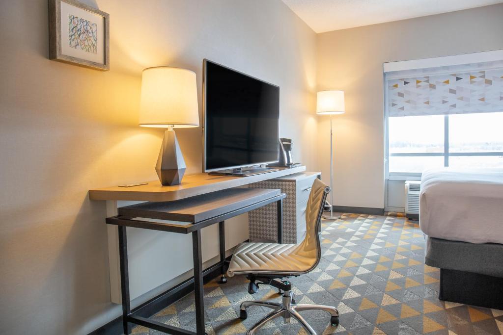 Holiday Inn Toledo - Maumee I-80/90, an IHG Hotel photo 1