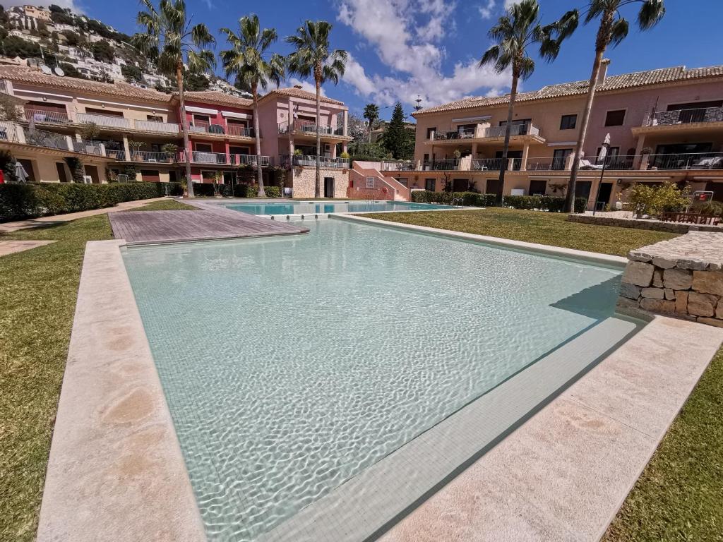 Beautiful penthouse with 3 pools photo 1
