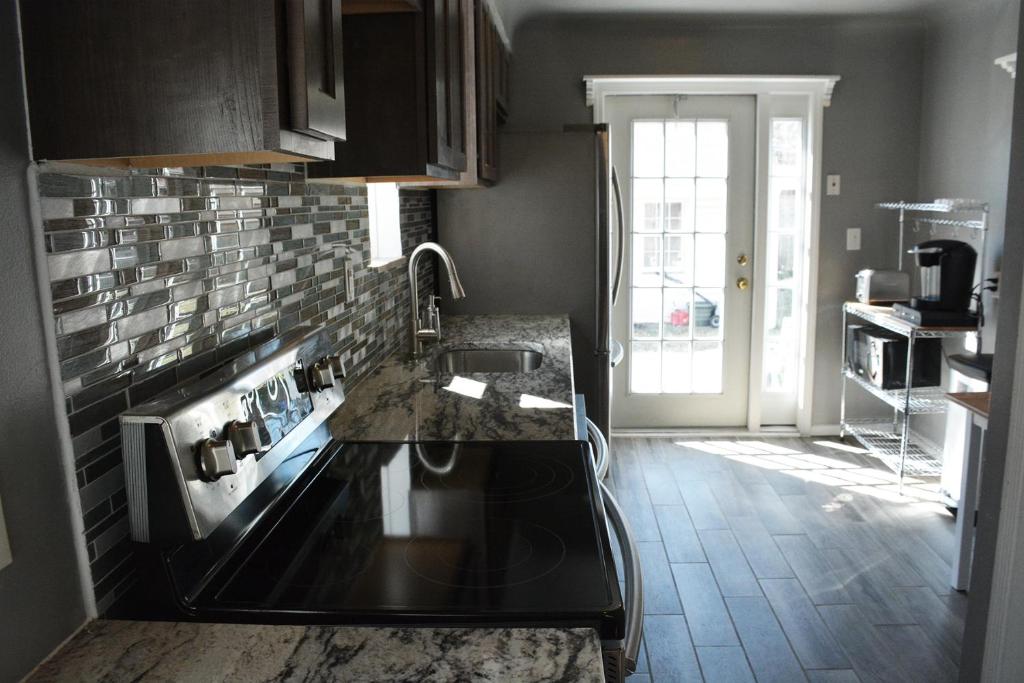 Stunning Downtown Royal Oak Townhouse (909) photo 4
