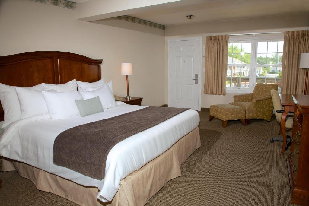 Holiday Hill Inn & Suites photo 3
