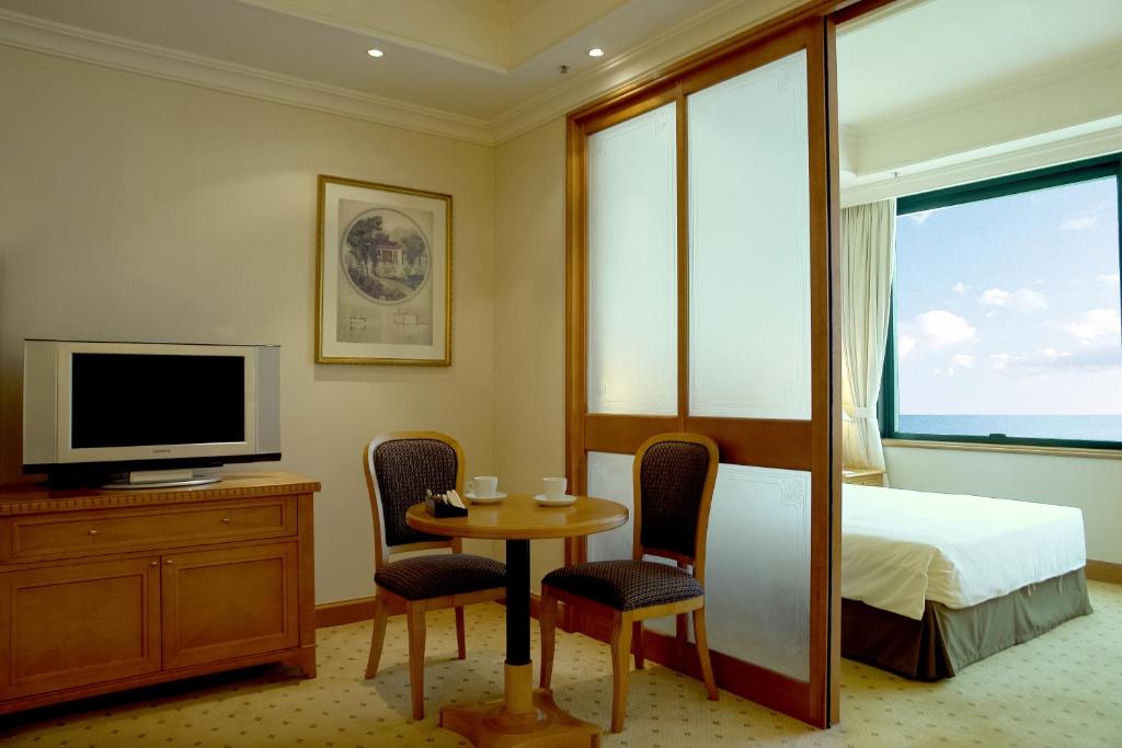 Сьюит (Улучшенный двухместный люкс с 1 кроватью), Best Western Plus Hotel Hong Kong