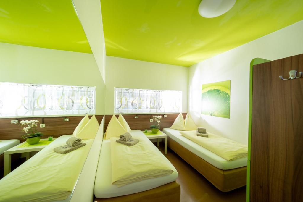 Hotel Greenrooms - Tap to explore photos