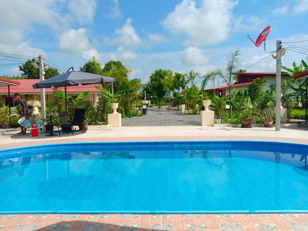 Private 2 bedroom villa with Swimming pool Tropical gardens Fast Wifi smart Tv photo 4
