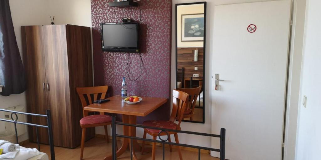 Двухместный (Двухместный номер с 1 кроватью и общей ванной комнатой), GZ Hostel Bonn