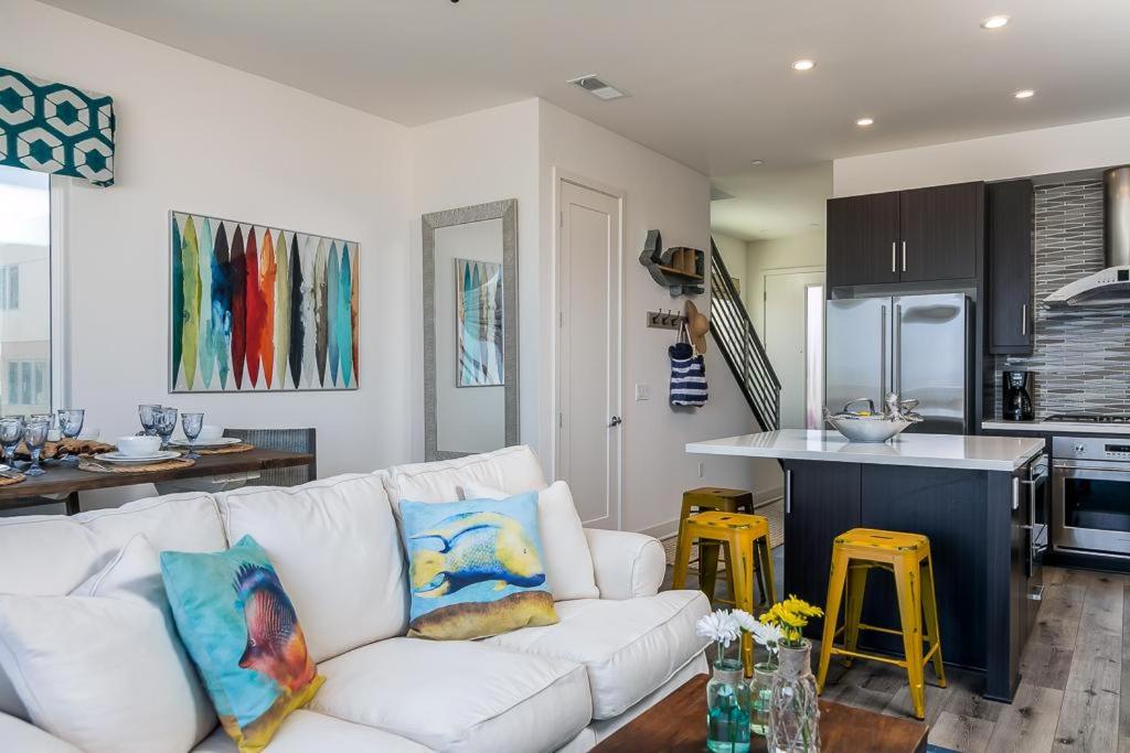 Ocean View 3 Bedrooms Condo, just steps from the park, pier & water! photo 4