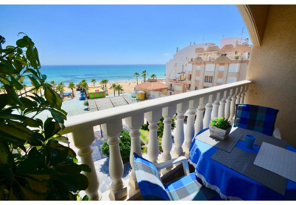 12 Sunny Sea Views photo 3