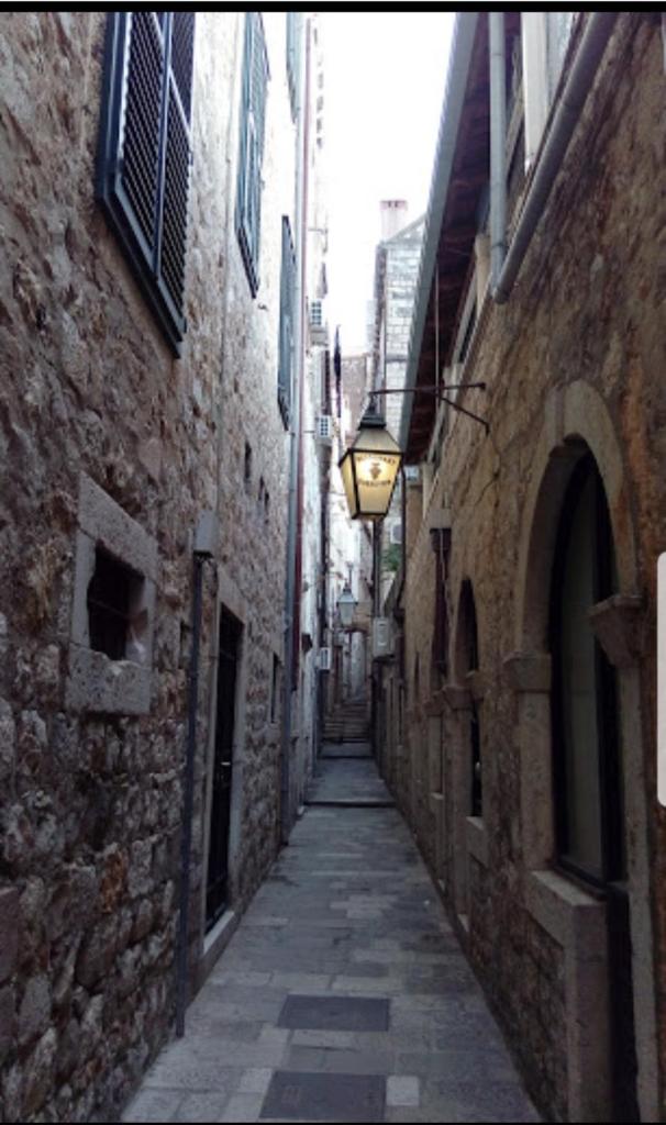 Rilati Old Town Palace - Tap to explore photos