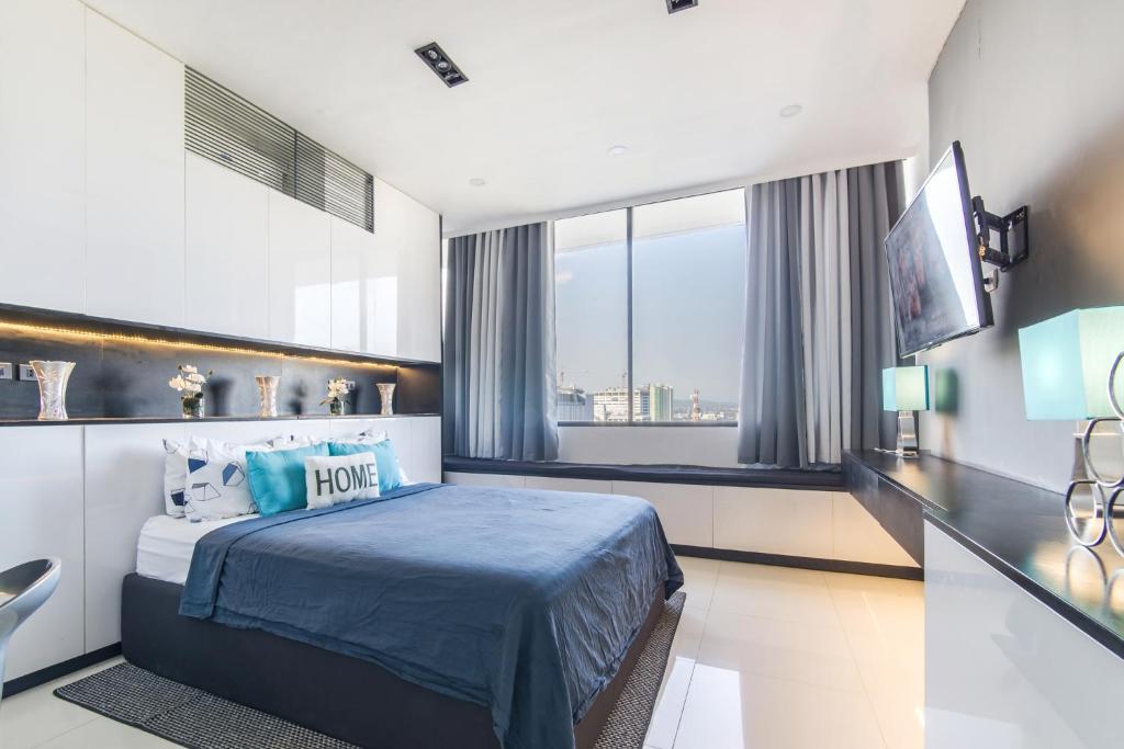 FREE Netflix Condo near IT Park with 32-inch Samsung HDTV
