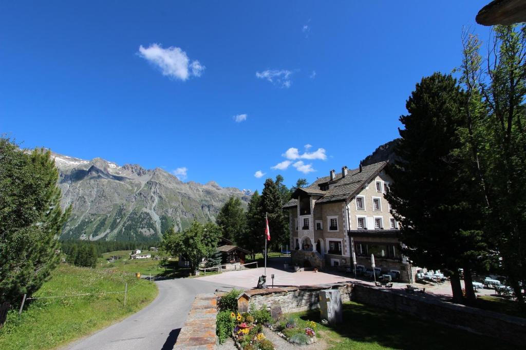 Hotel Sonne Fex Alpine Hideaway photo 4