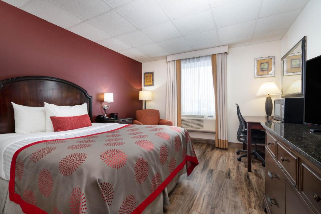 Albert Lea Inn and Suites - Tap to explore photos