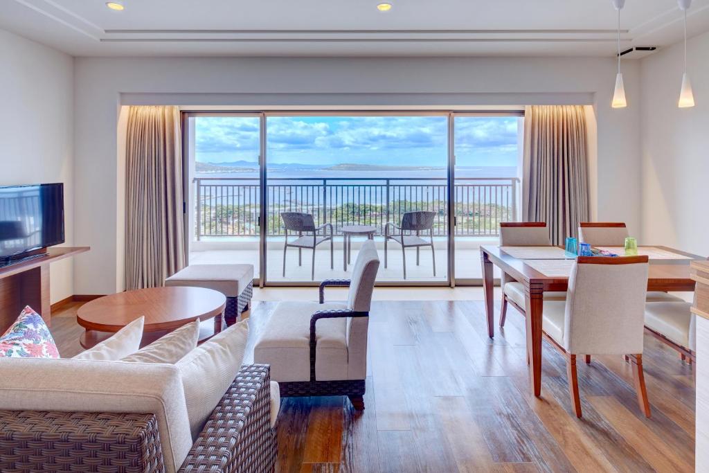 Ala MAHAINA CONDO HOTEL Room Type - Deluxe Room 4 Beds with Ocean View Ala MAHAINA CONDO HOTEL Room Type - Deluxe Room 4 Beds with Ocean View