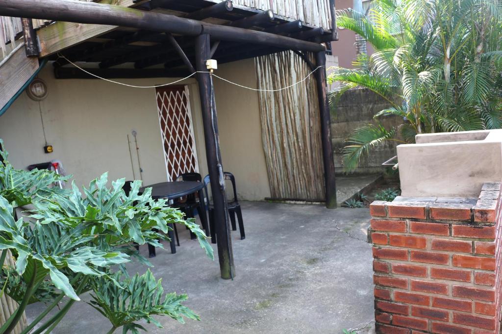 Ansteys Beach Self Catering Apartments Room Type - Loft Apartment with Sea View