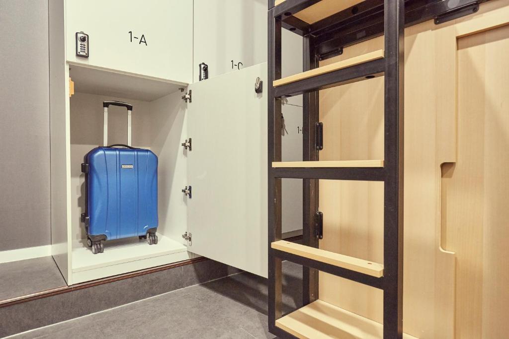 Номер (8-Bed Female Dormitory Room), THE CAPSULE Myeongdong