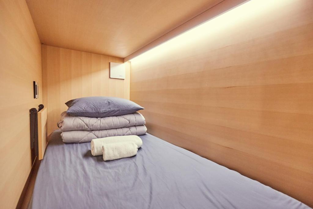 Номер (8-Bed Female Dormitory Room), THE CAPSULE Myeongdong