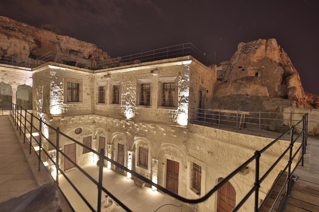 Taru Cave Suites photo 1