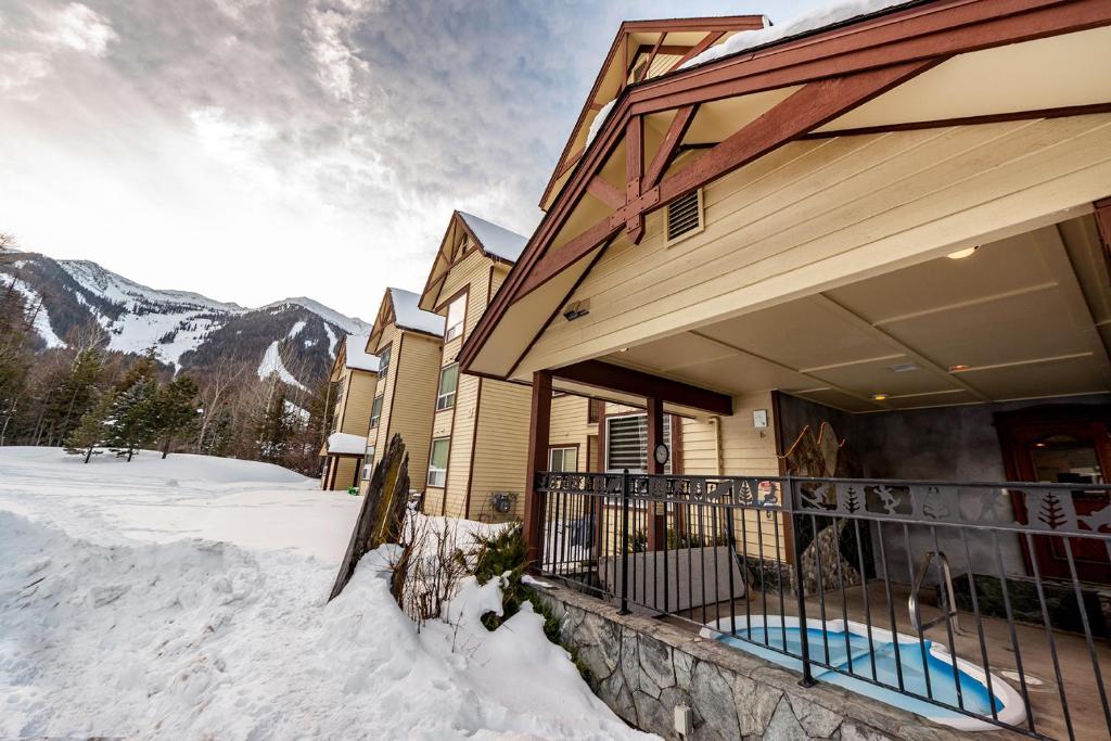 Timberline by FantasticStay