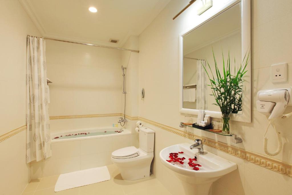 Двухместный (Люкс с видом на оперу), Hotel Continental Saigon