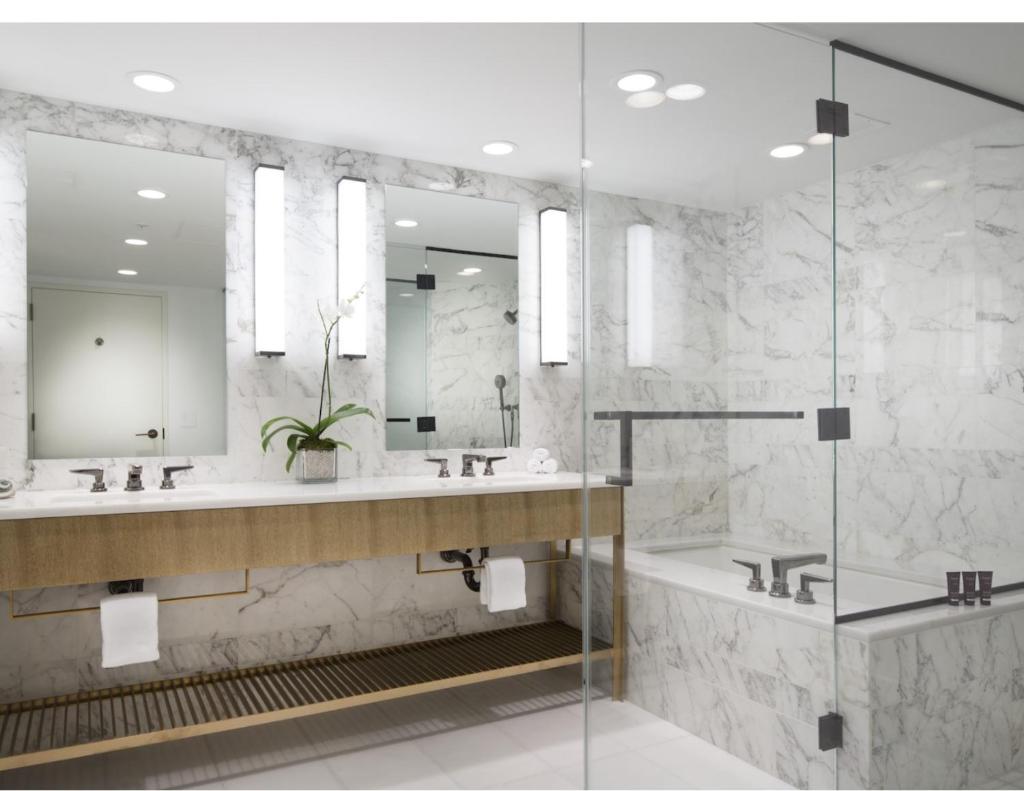 Сьюит (Люкс в пентхаусе с 3 спальнями), Real Select at The Ritz-Carlton Residences, Waikiki Beach