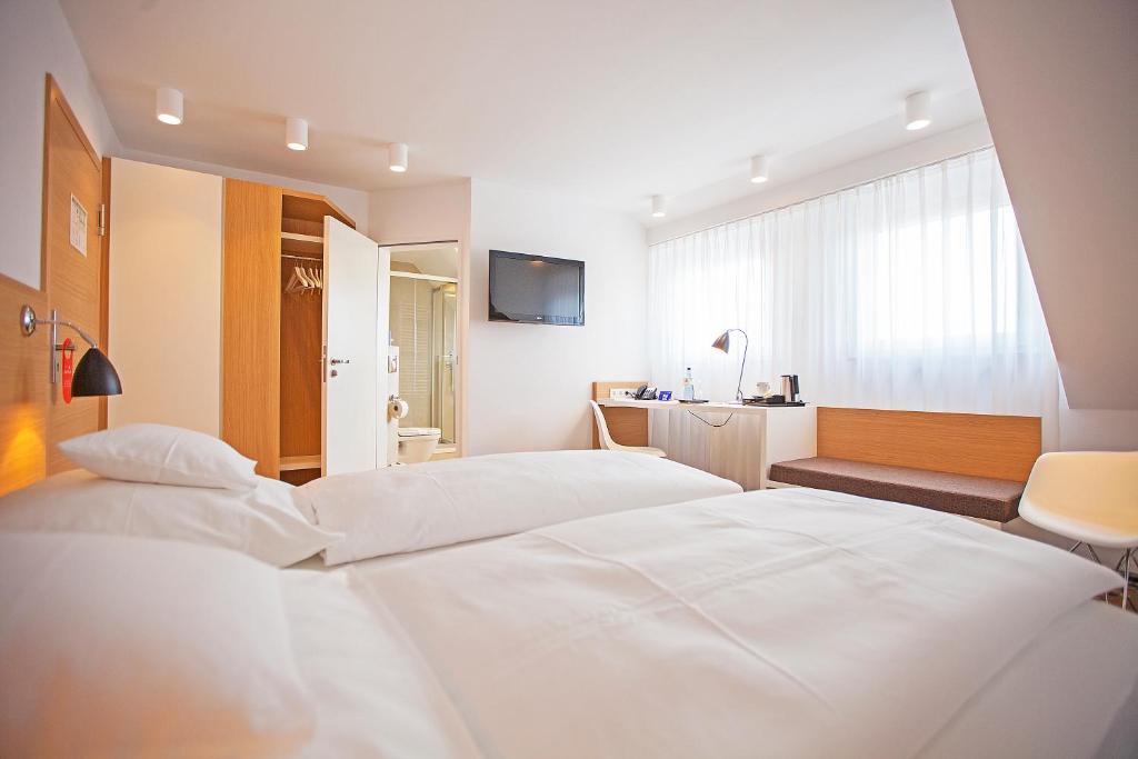 Hotel Waldhorn photo 2