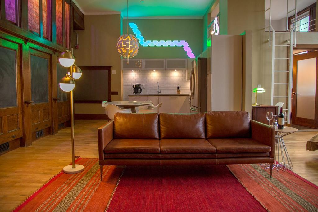 School 31 Lofts at Colors Studios image
