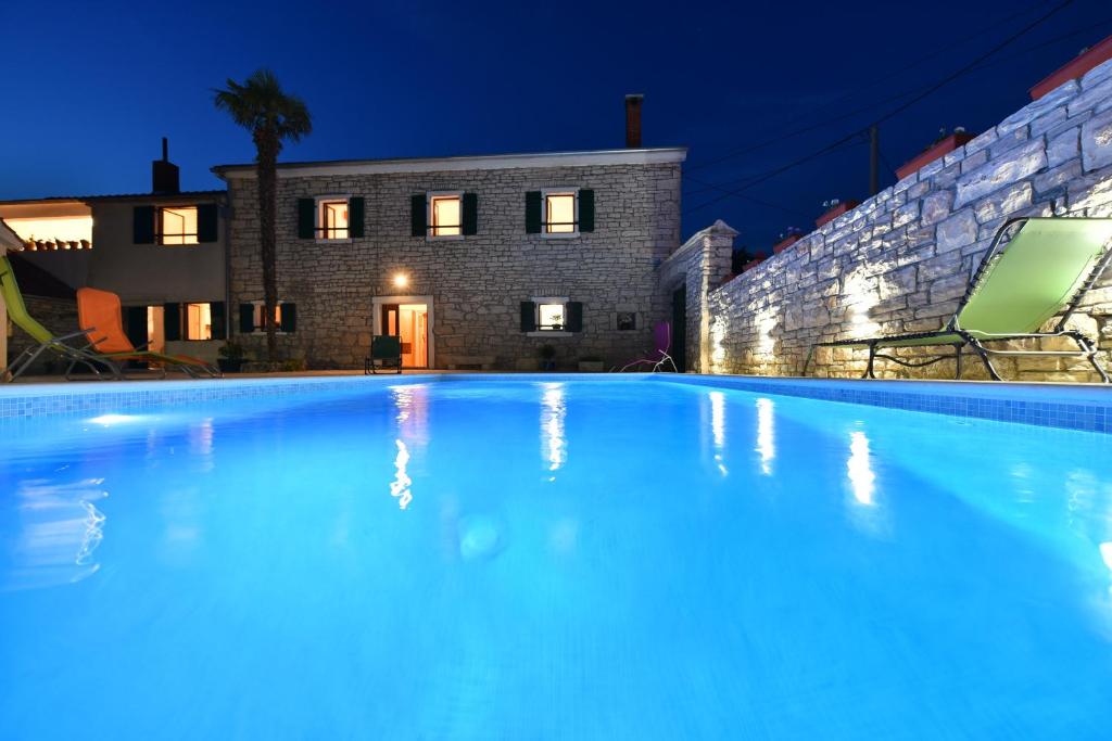 Villa Petrovi Dvori photo 4