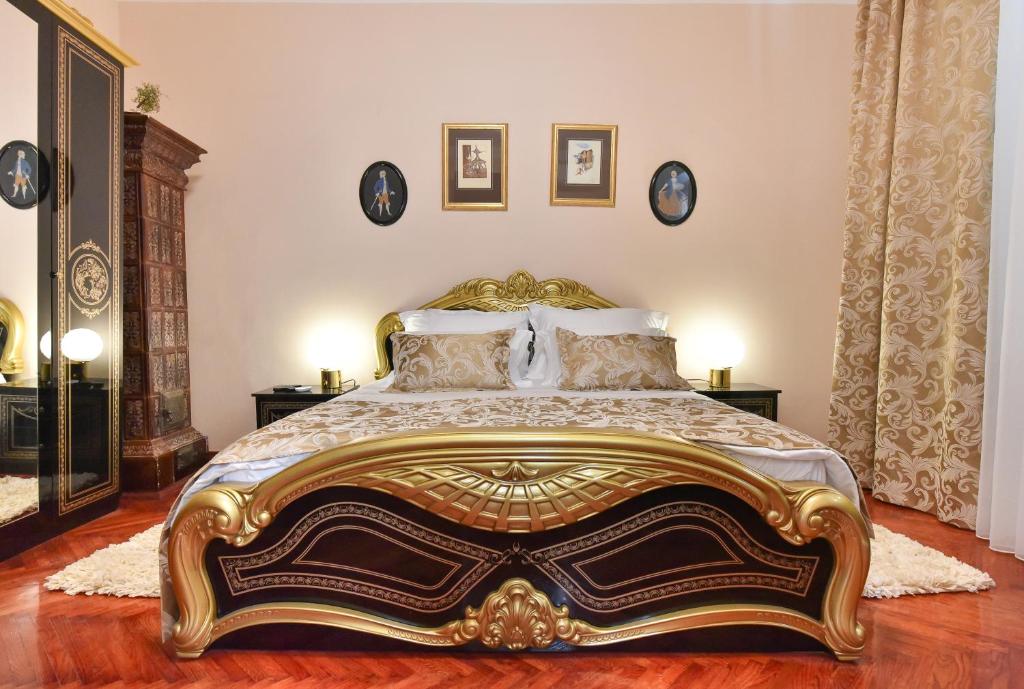 Old Town Jacuzzi Suite photo 4