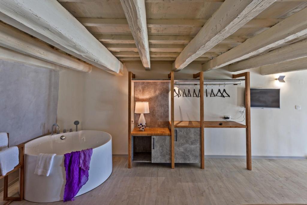 Сьюит (Представительский люкс с видом на море - двухуровневый), Thalassa Boutique Hotel