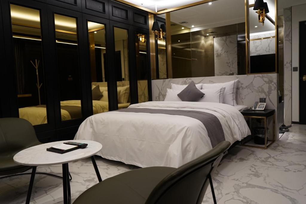 Astro Hotel photo 2