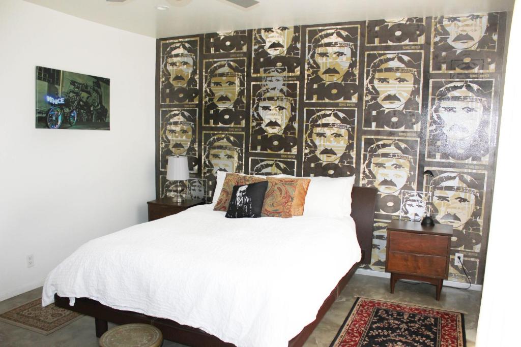 Ocean Front Vortex Female Hostel private rooms Free bikes photo 4