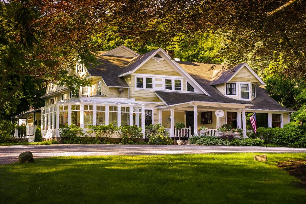 Copper Beech Inn image