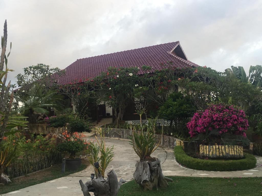 Номер (Улучшенное шале), Singgahsana Villa