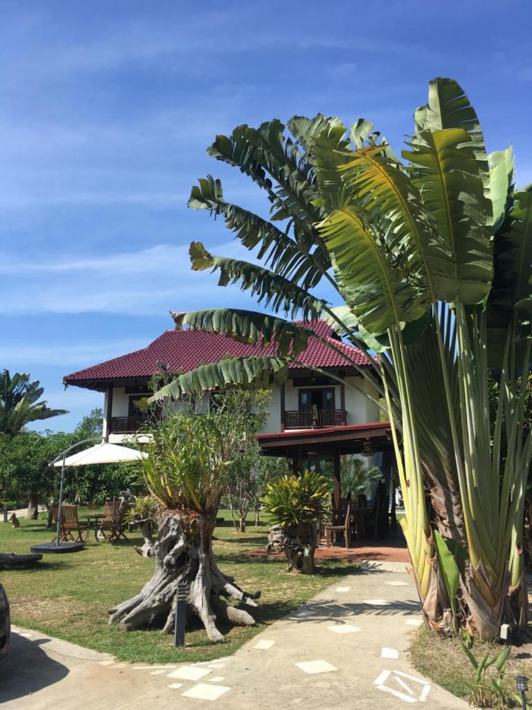 Номер (Улучшенное шале), Singgahsana Villa