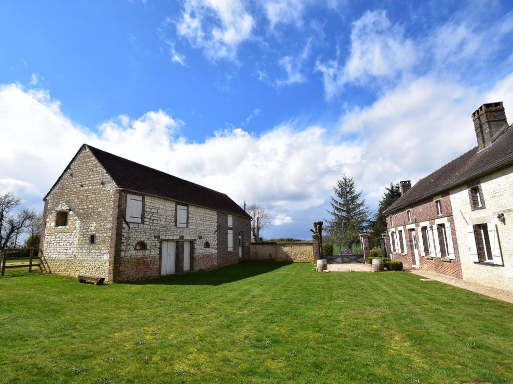 Spacious holiday home in Sormery with pool