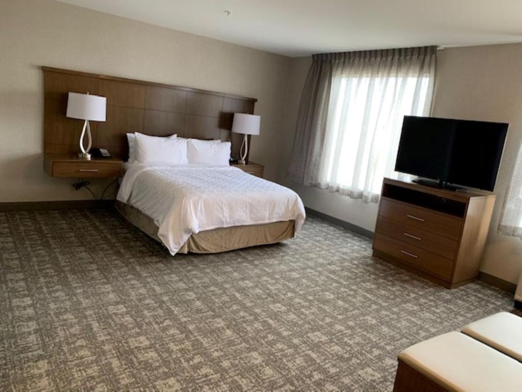 Staybridge Suites - Red Deer North, an IHG Hotel photo 1