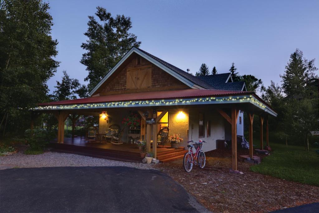 Mariposa Lodge Bed and Breakfast photo 3