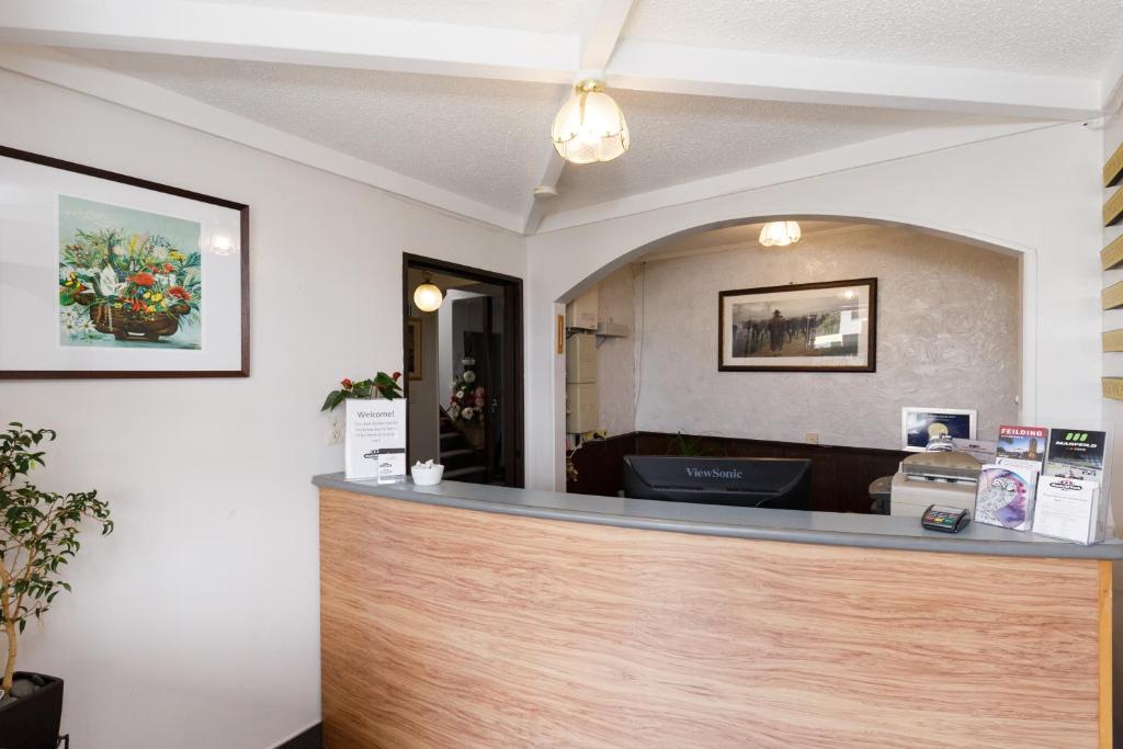 Manfeild Park Motel photo 3