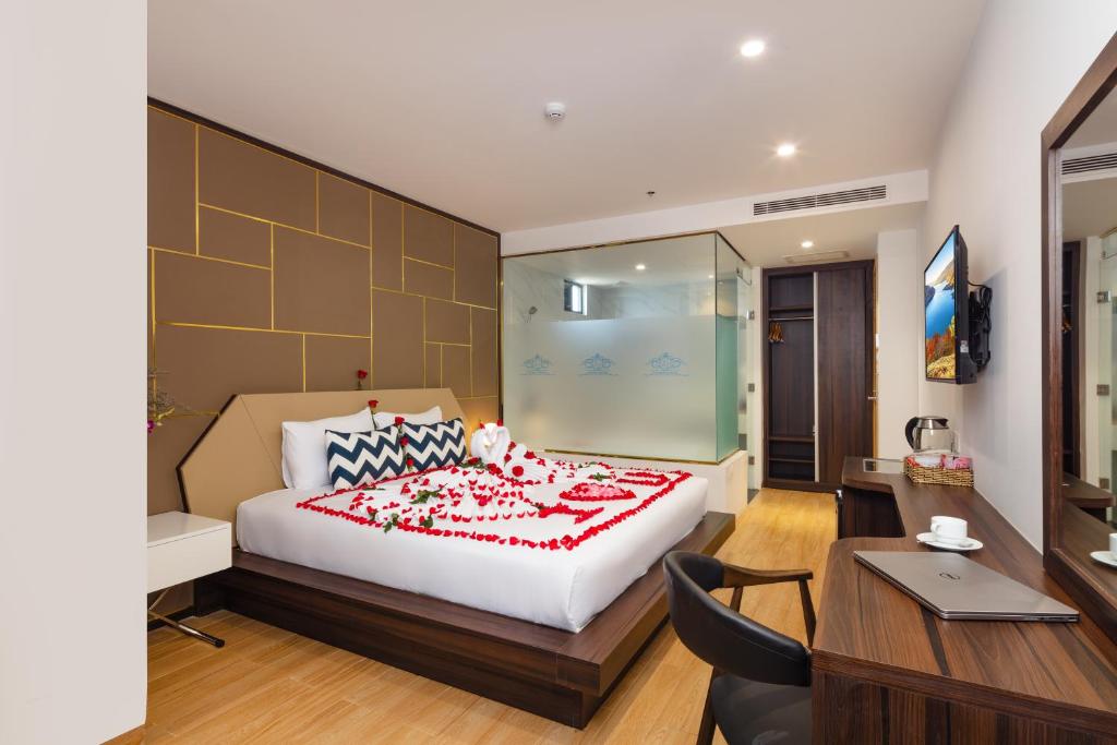 Двухместный (Номер Делюкс с кроватью размера «king-size»), Crown Hotel Nha Trang