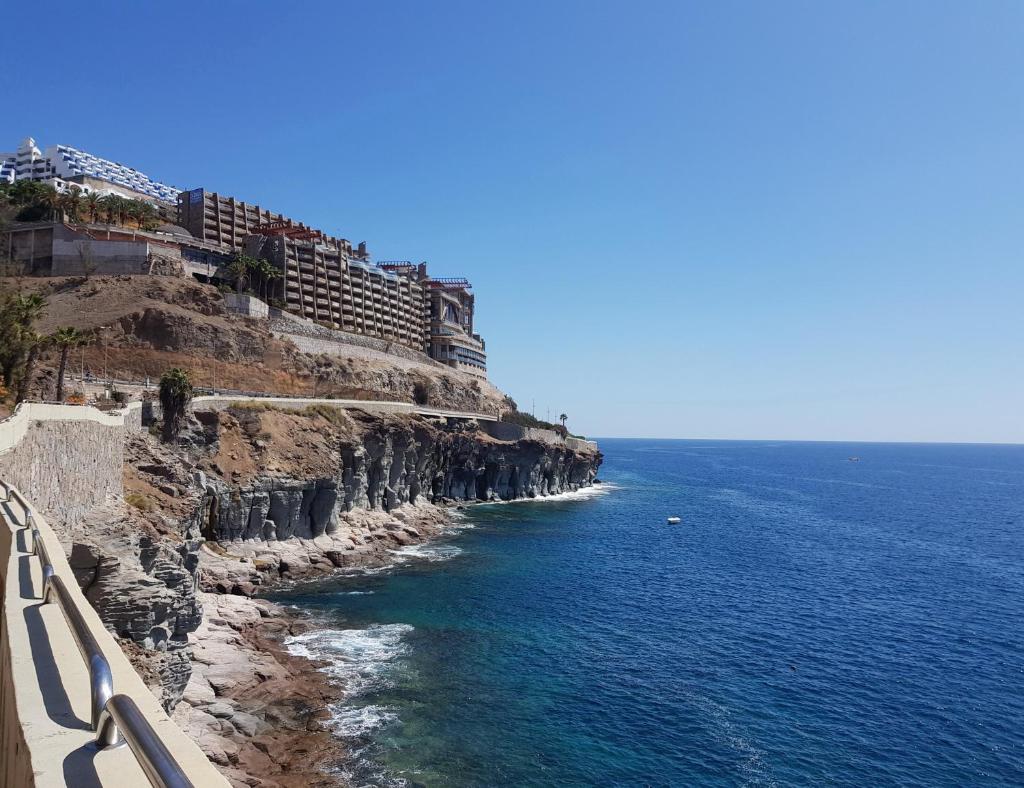 APT with terrace facing Amadores beach photo 4