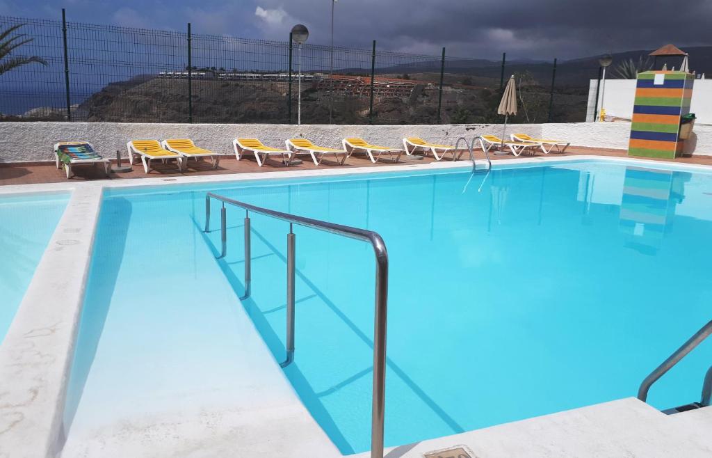 APT with terrace facing Amadores beach photo 2