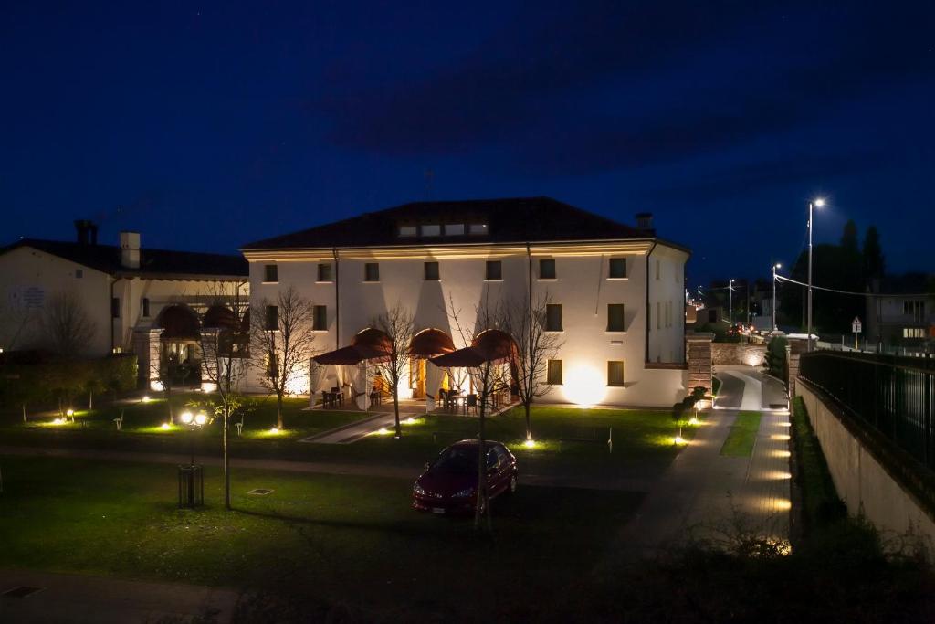 Albergo Antica Corte Marchesini photo 4