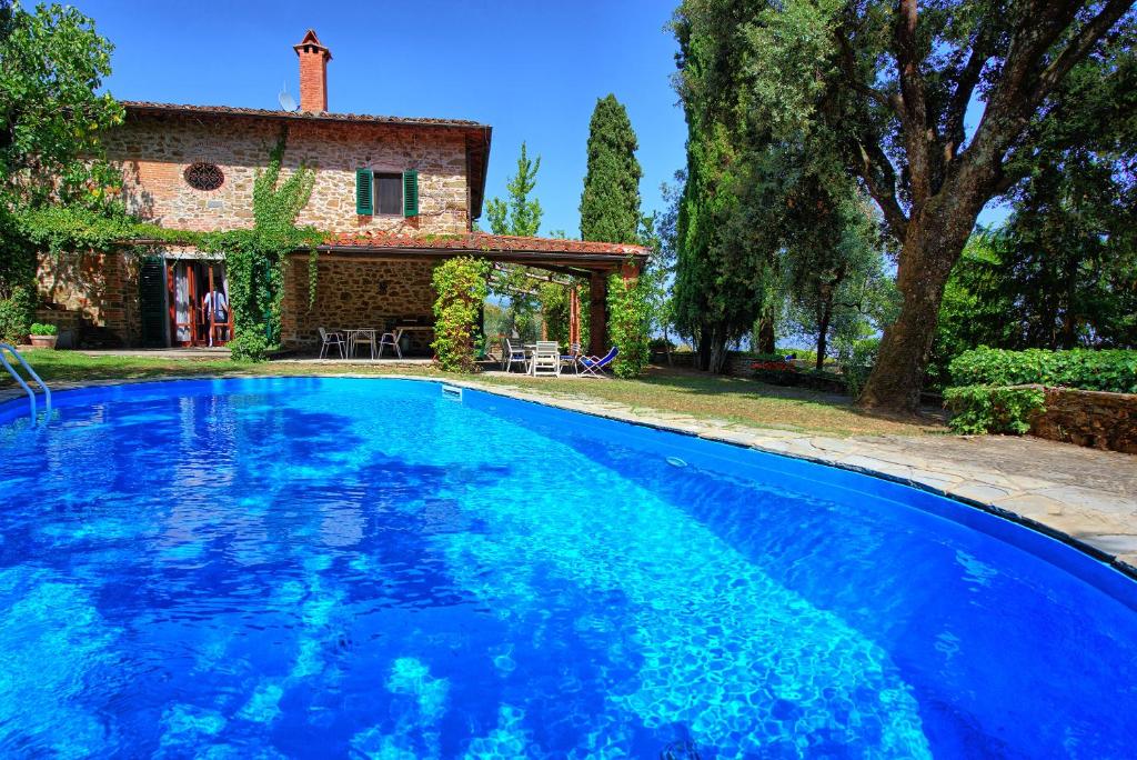 Villa Ulivacci by PosarelliVillas