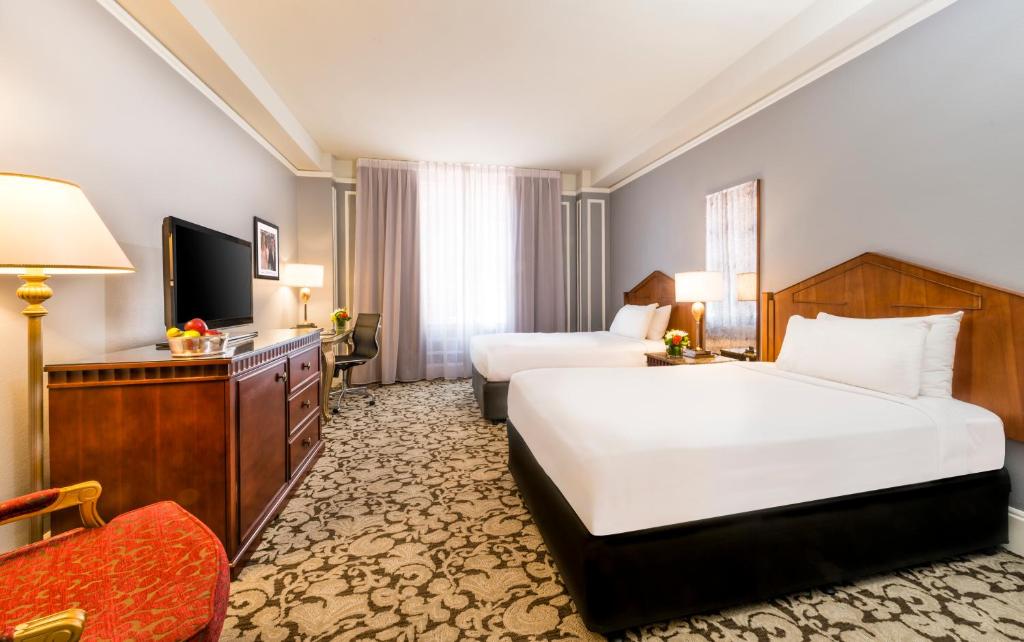 Семейный (Номер Делюкс с 2 двуспальными кроватями), Millennium Biltmore Los Angeles