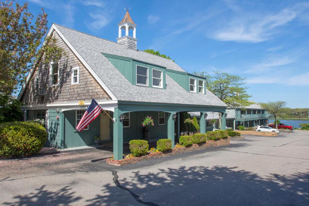 The Cove Motel image