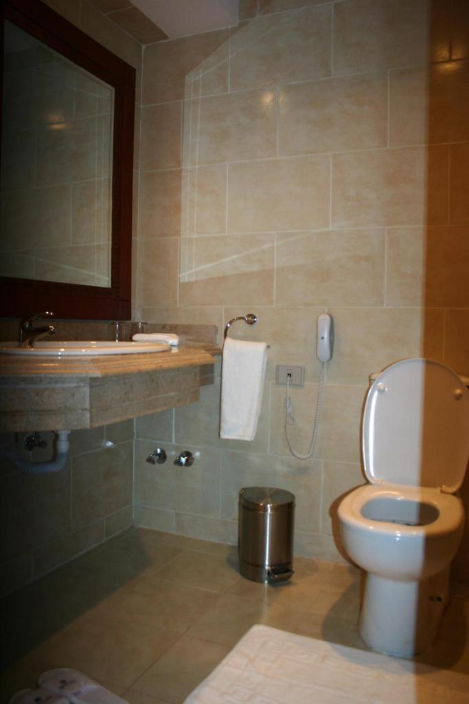 Семейный (Семейный номер с видом на бассейн (для 2 взрослых)), Sea Beach Aqua Park Resort