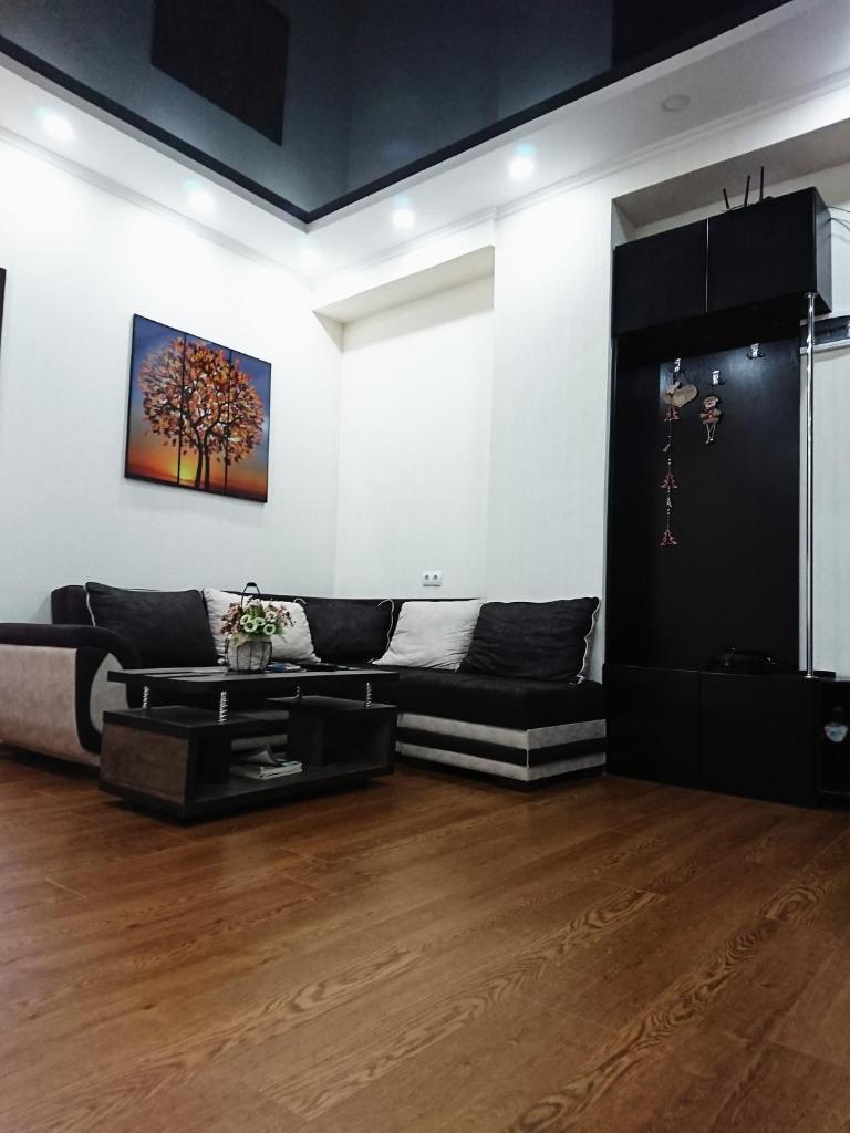 Spacious 2 bedroom apartment - Tap to explore photos